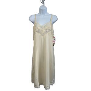 Vintage 1970's Wondermaid Champagne Ivory Full Lace Trimmed Slip Size 40 USA
